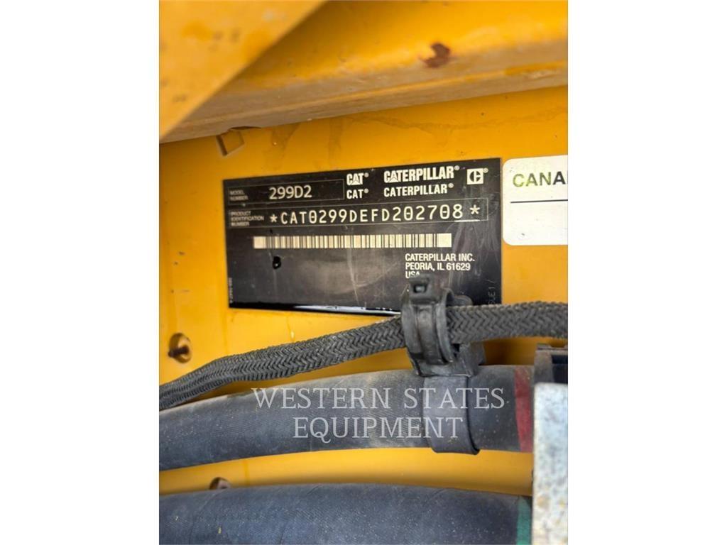CAT 299D2 لوادر انزلاقية التوجيه