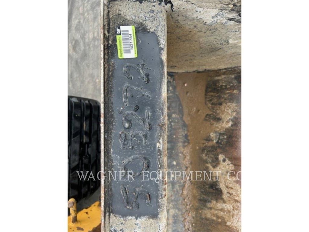 CAT 299D2 لوادر زحافة