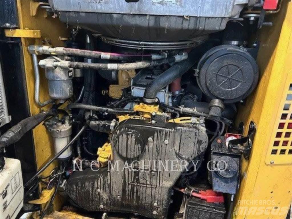 CAT 299D2 XHP لوادر انزلاقية التوجيه