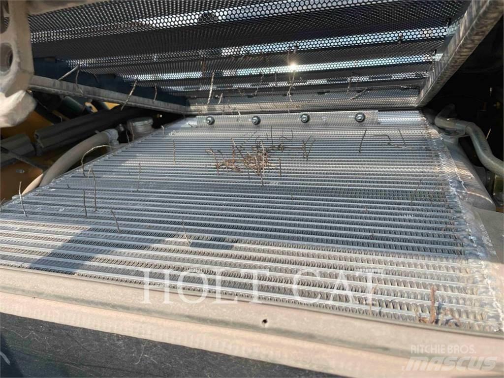 CAT 299D3 لوادر زحافة