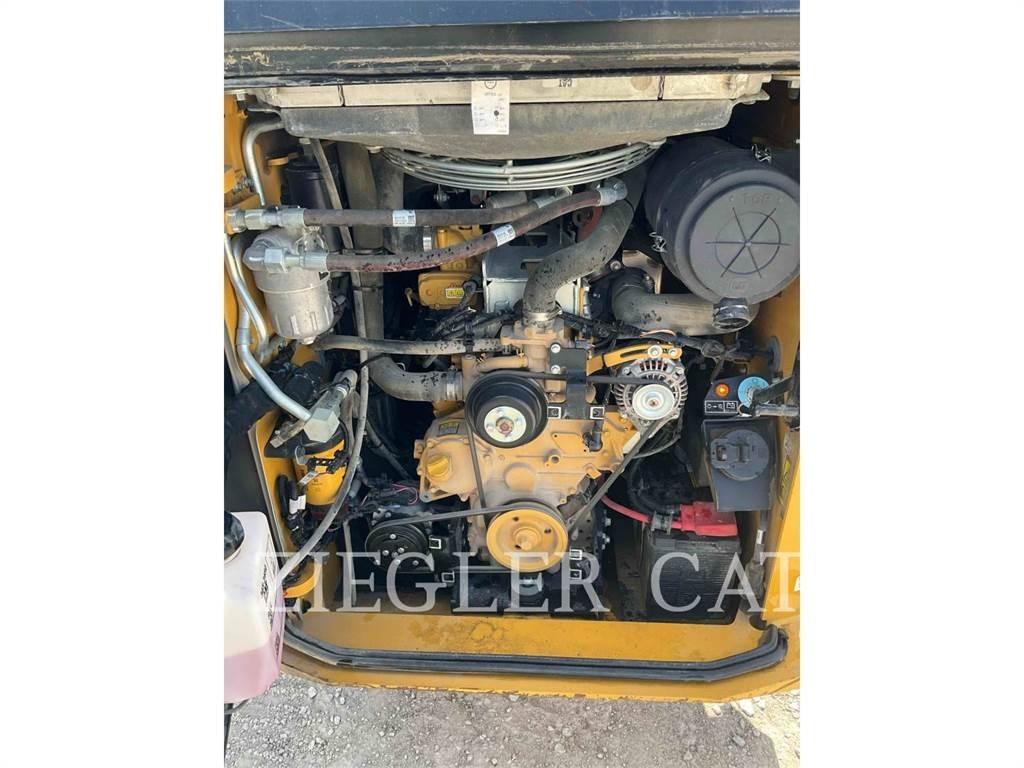 CAT 299D3 لوادر زحافة