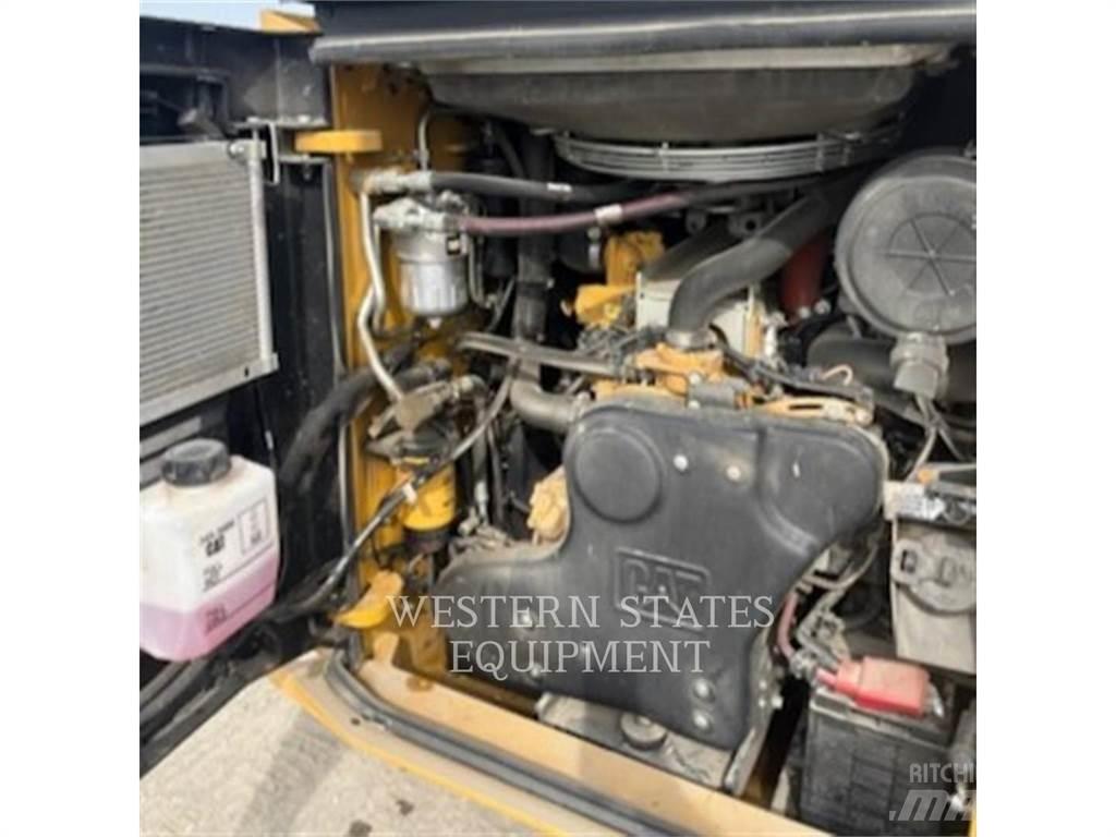 CAT 299D3 لوادر انزلاقية التوجيه