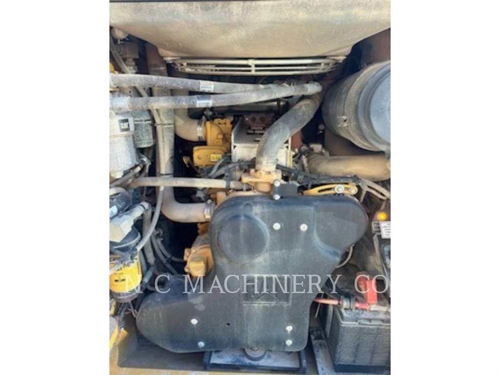 CAT 299D3 لوادر انزلاقية التوجيه