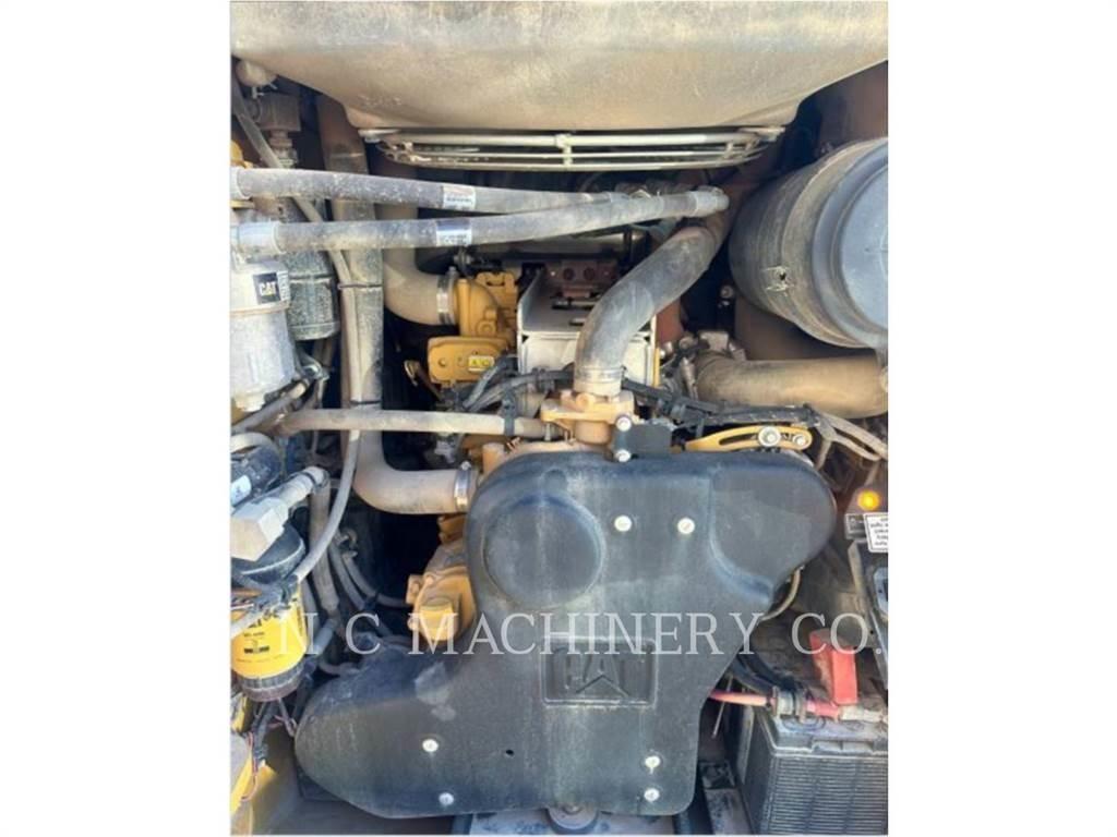 CAT 299D3 لوادر انزلاقية التوجيه