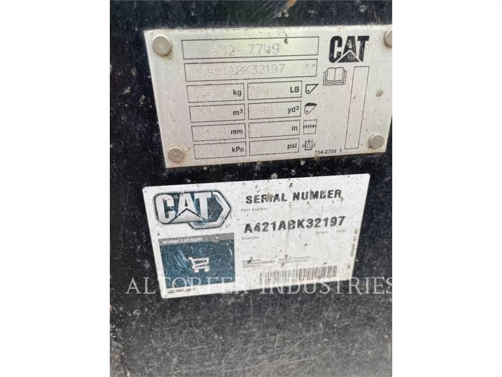 CAT 299D3 لوادر انزلاقية التوجيه