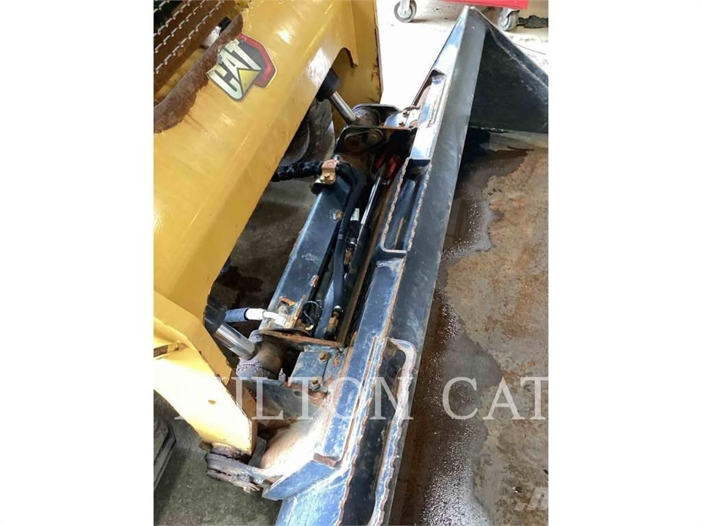 CAT 299D3 لوادر انزلاقية التوجيه