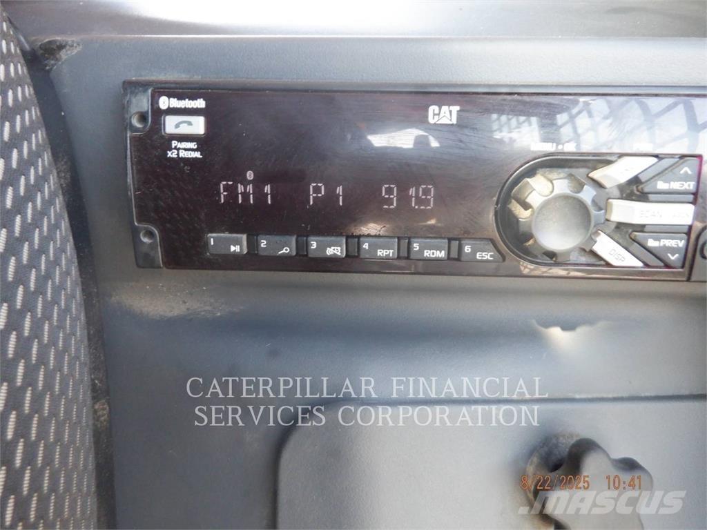 CAT 299D3 لوادر زحافة