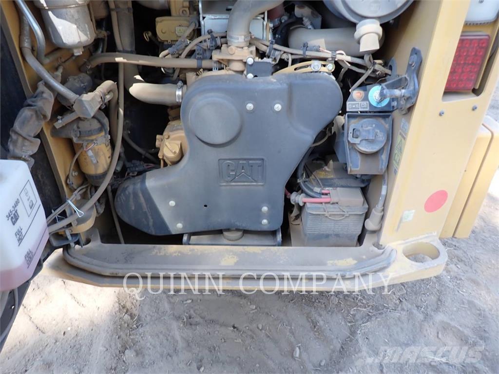 CAT 299D3 لوادر انزلاقية التوجيه