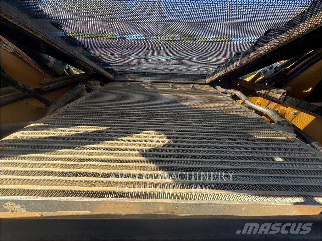 CAT 299D3 لوادر انزلاقية التوجيه