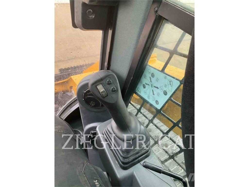 CAT 299D3 لوادر زحافة