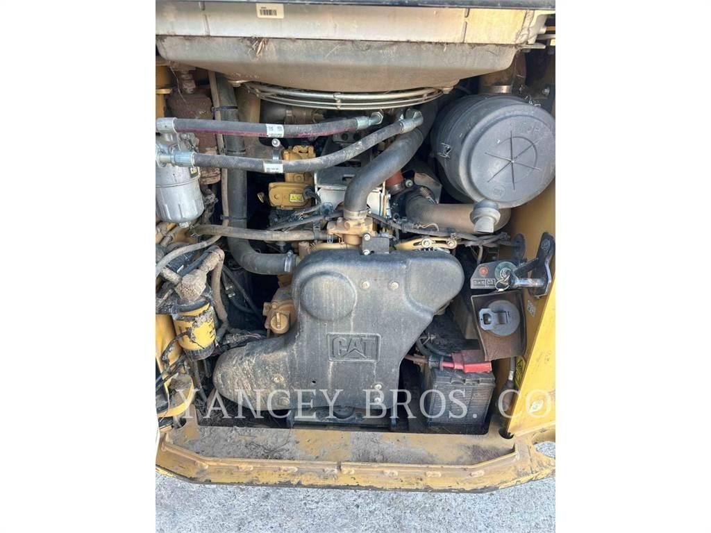 CAT 299D3 XE لوادر انزلاقية التوجيه