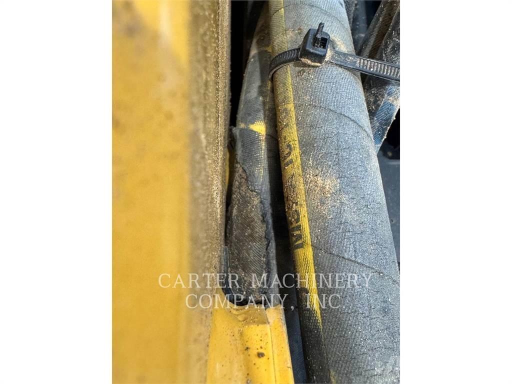CAT 299D3 XE لوادر زحافة