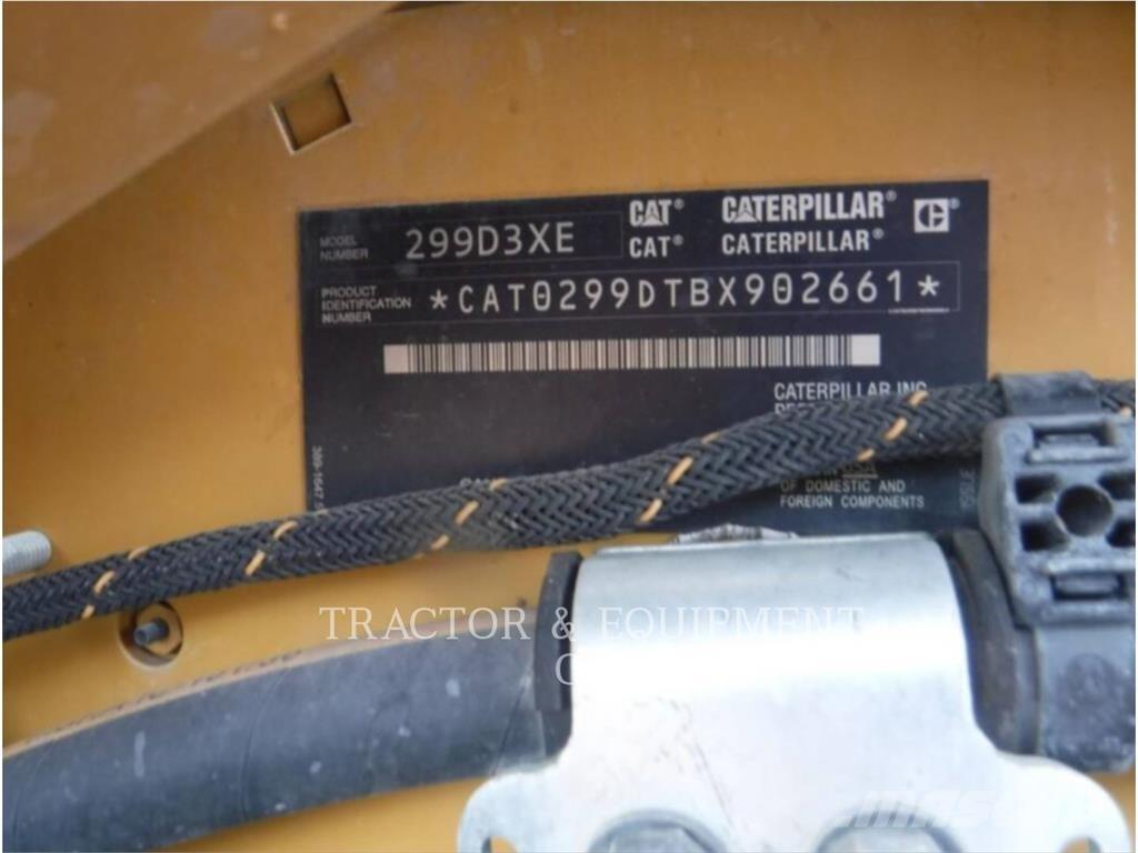 CAT 299D3 XE لوادر انزلاقية التوجيه