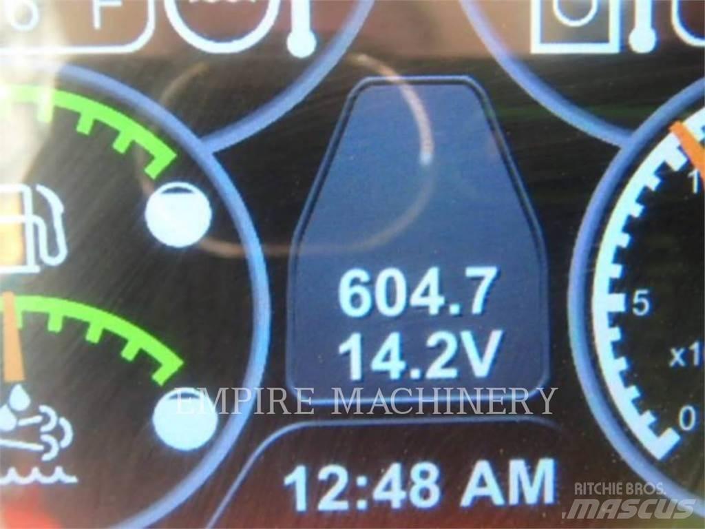 CAT 299D3 XE لوادر انزلاقية التوجيه