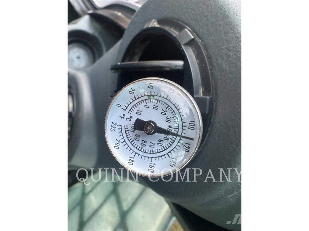 CAT 299D3 XE لوادر انزلاقية التوجيه