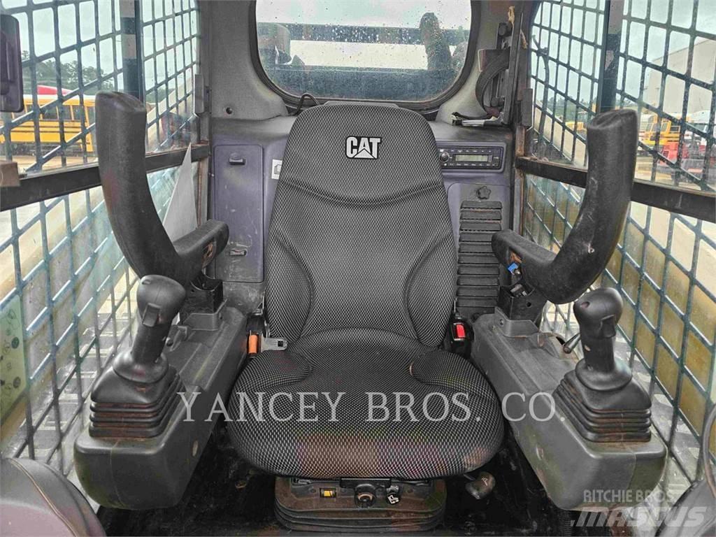 CAT 299D3 XELM لوادر انزلاقية التوجيه