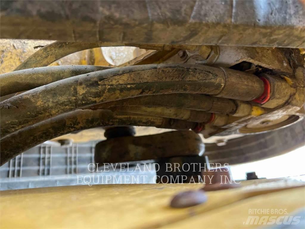 CAT 299D3XE لوادر انزلاقية التوجيه