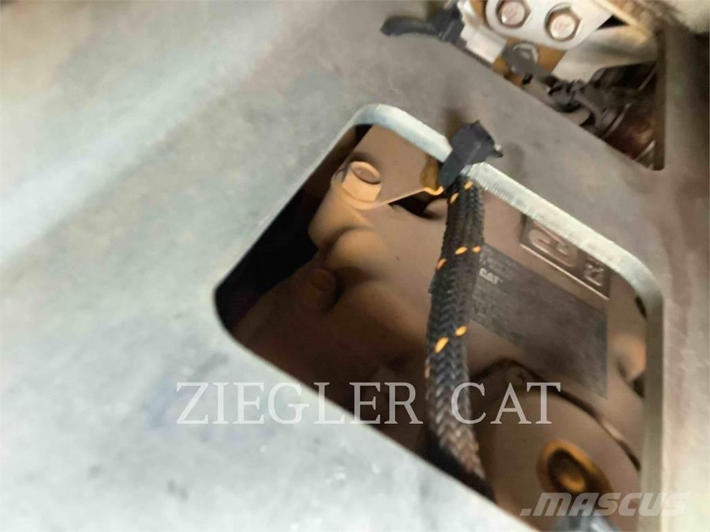 CAT 299D3XE لوادر زحافة