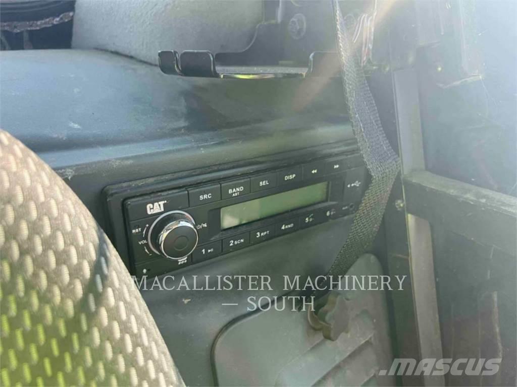 CAT 299D3XE لوادر زحافة