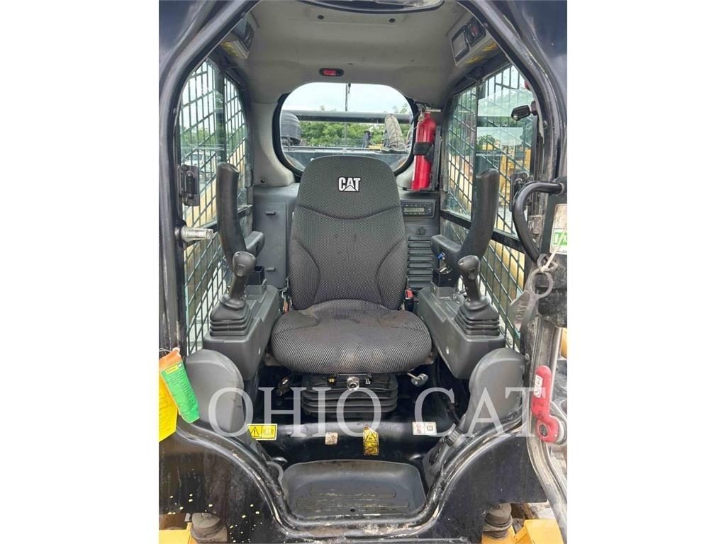 CAT 299D3XE لوادر انزلاقية التوجيه