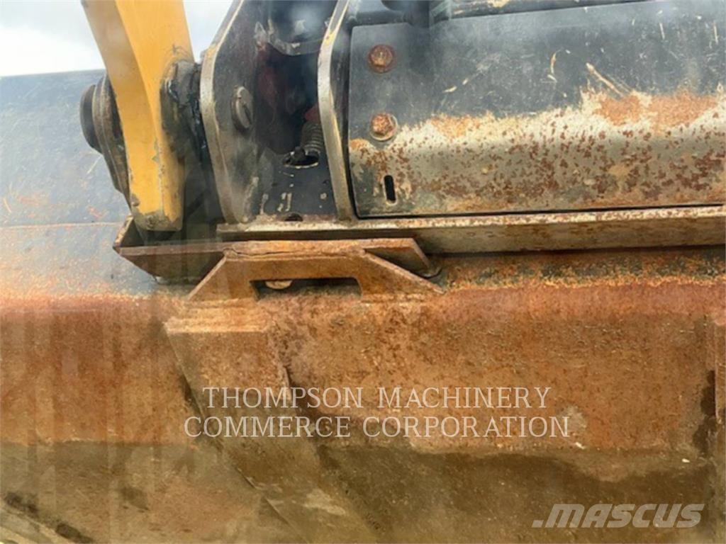 CAT 299D3XE لوادر زحافة