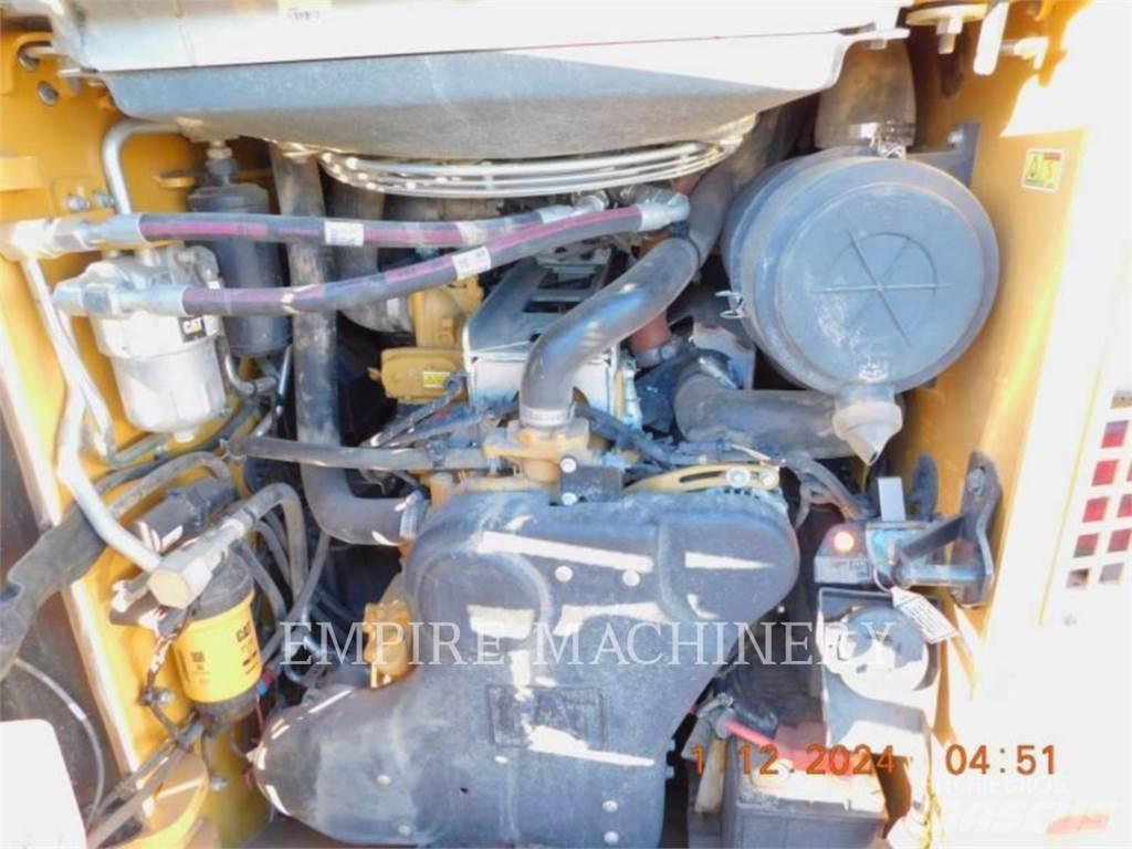 CAT 299D3XE CA لوادر انزلاقية التوجيه
