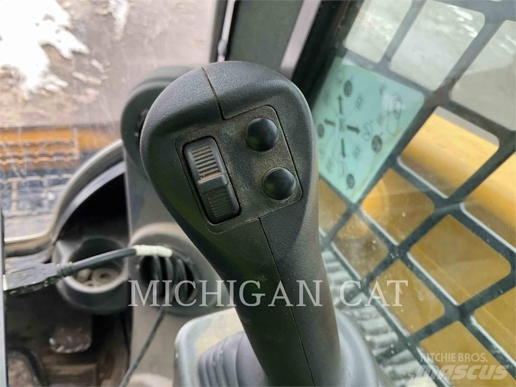 CAT 299D3XE D2AQBR لوادر انزلاقية التوجيه