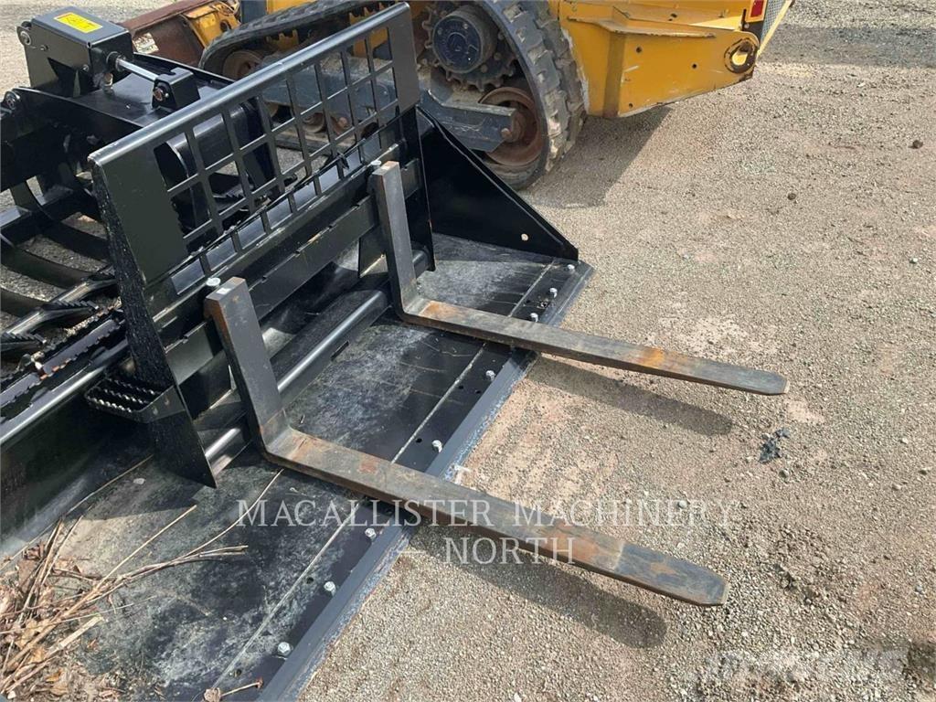 CAT 299D3XE D2AQBRW لوادر انزلاقية التوجيه