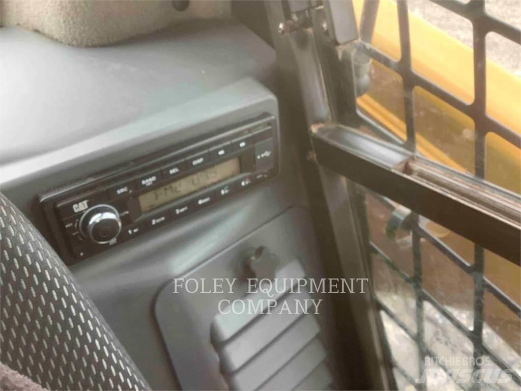 CAT 299D3XPS2C لوادر انزلاقية التوجيه