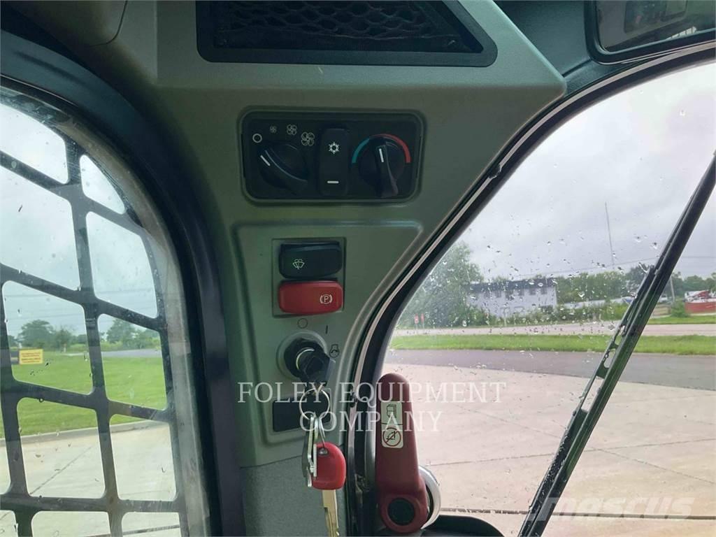 CAT 299D3XPS2C لوادر انزلاقية التوجيه