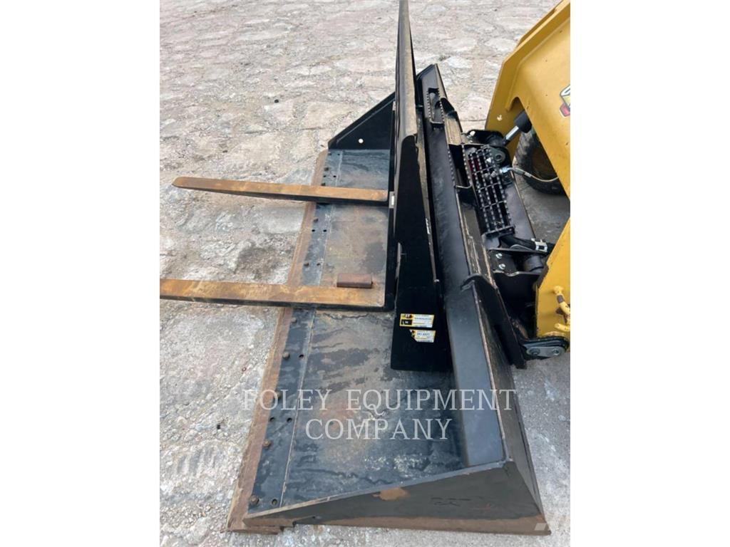 CAT 299D3XPS2C لوادر انزلاقية التوجيه