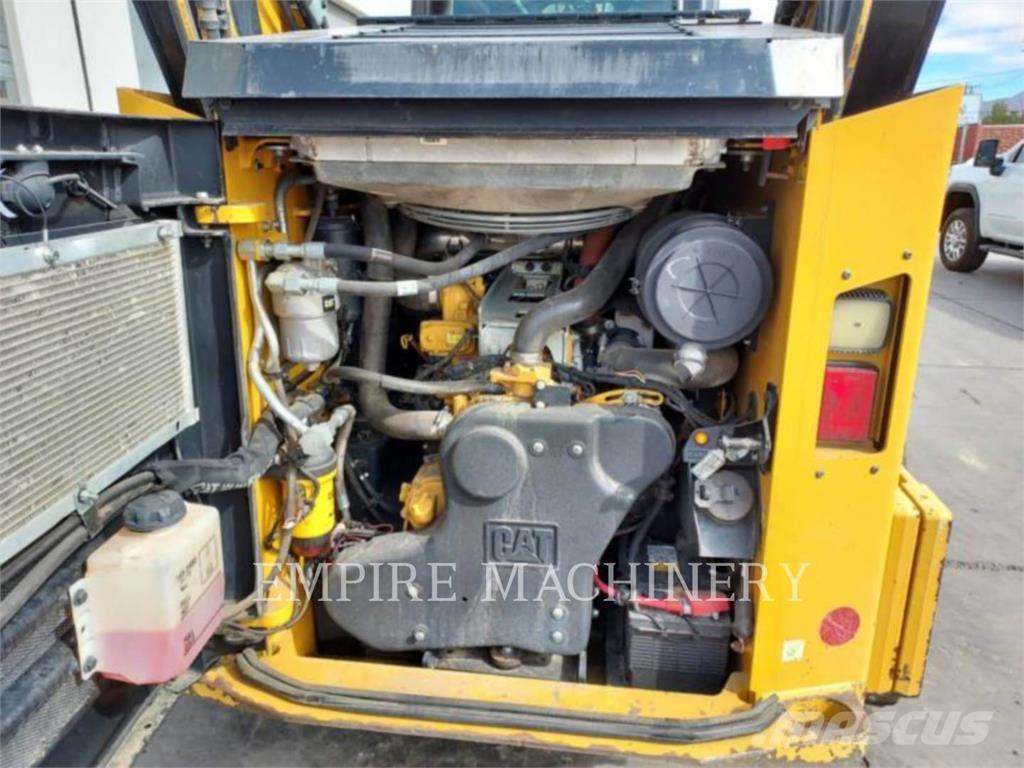 CAT 299D3XPSCA لوادر انزلاقية التوجيه