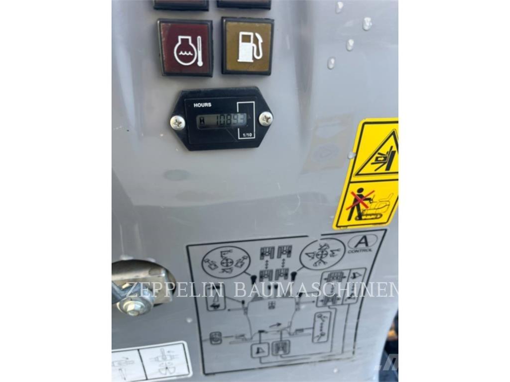 CAT 300.9D حفارات زحافة