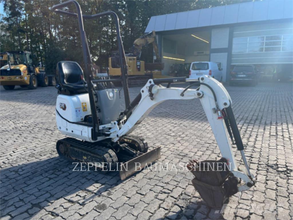 CAT 300.9D حفارات زحافة