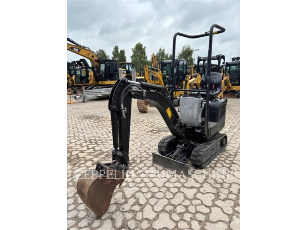 CAT 300.9D حفارات زحافة