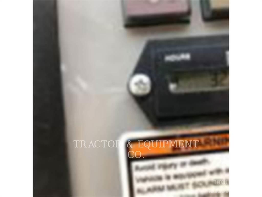 CAT 300.9D حفارات زحافة