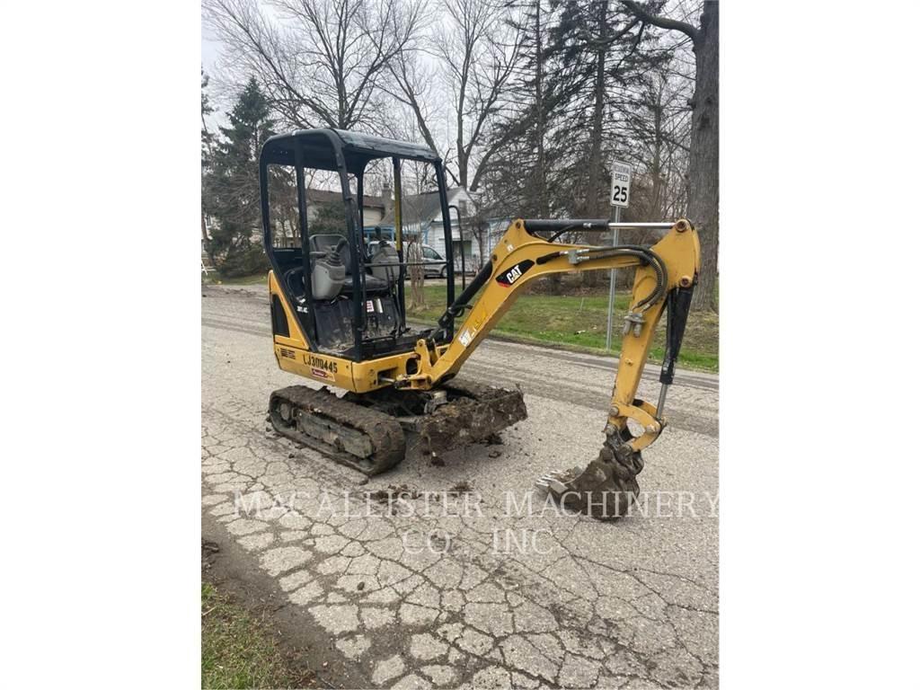 CAT 301.4C حفارات زحافة