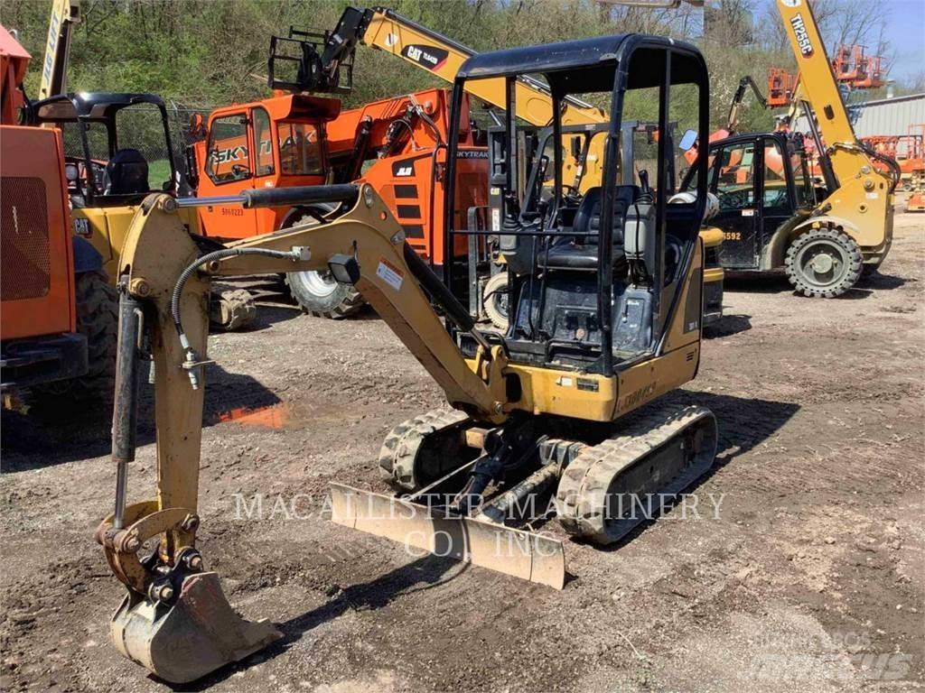 CAT 301.4C حفارات زحافة
