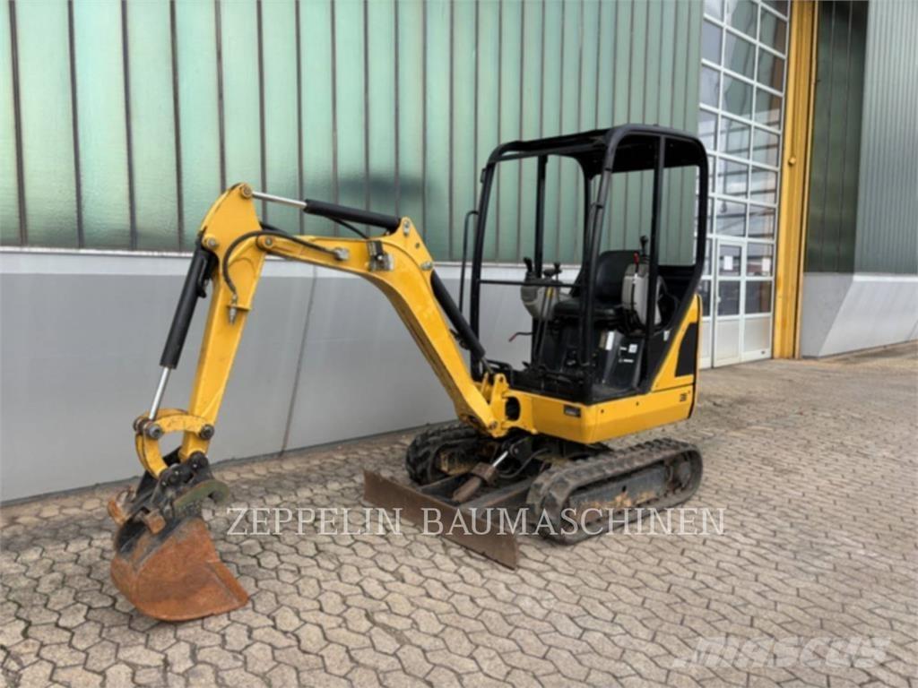 CAT 301.4C حفارات زحافة