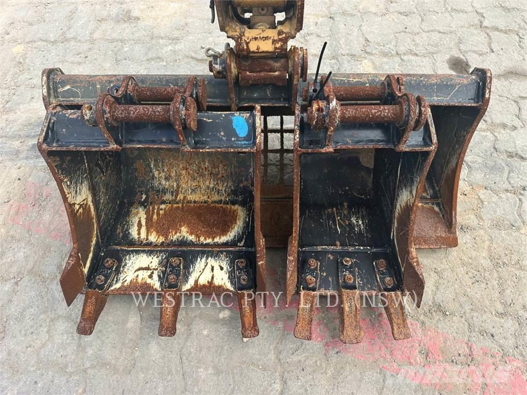 CAT 301.5 حفارات زحافة