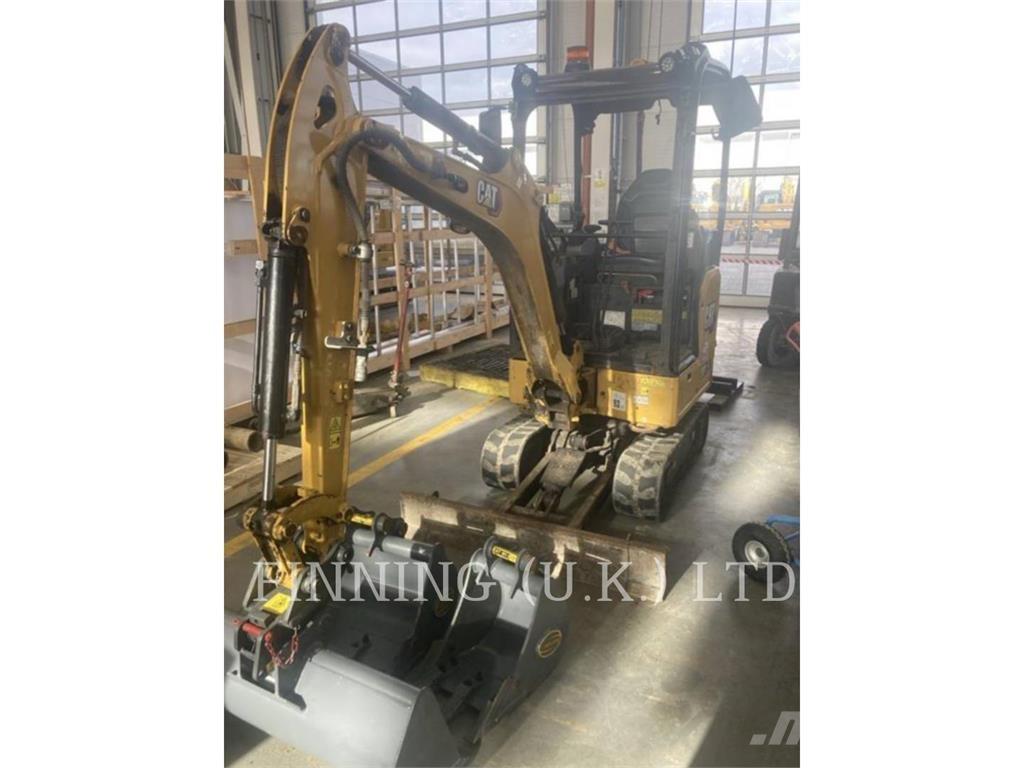 CAT 301.5 05 حفارات زحافة
