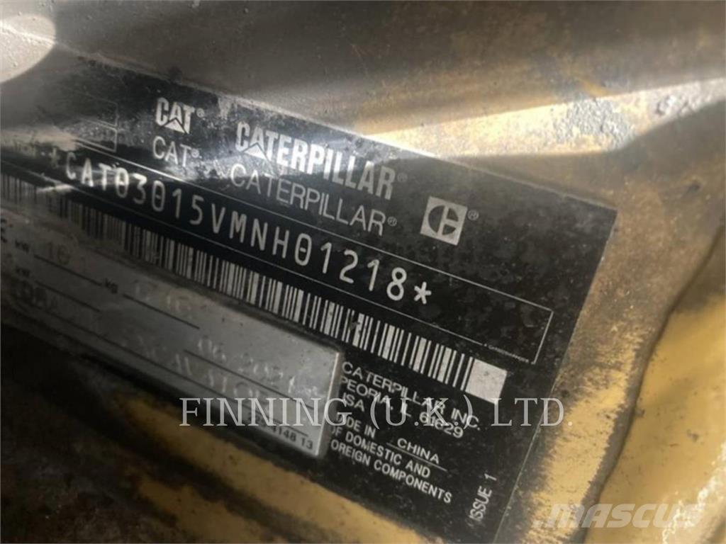 CAT 301.5 05 حفارات زحافة