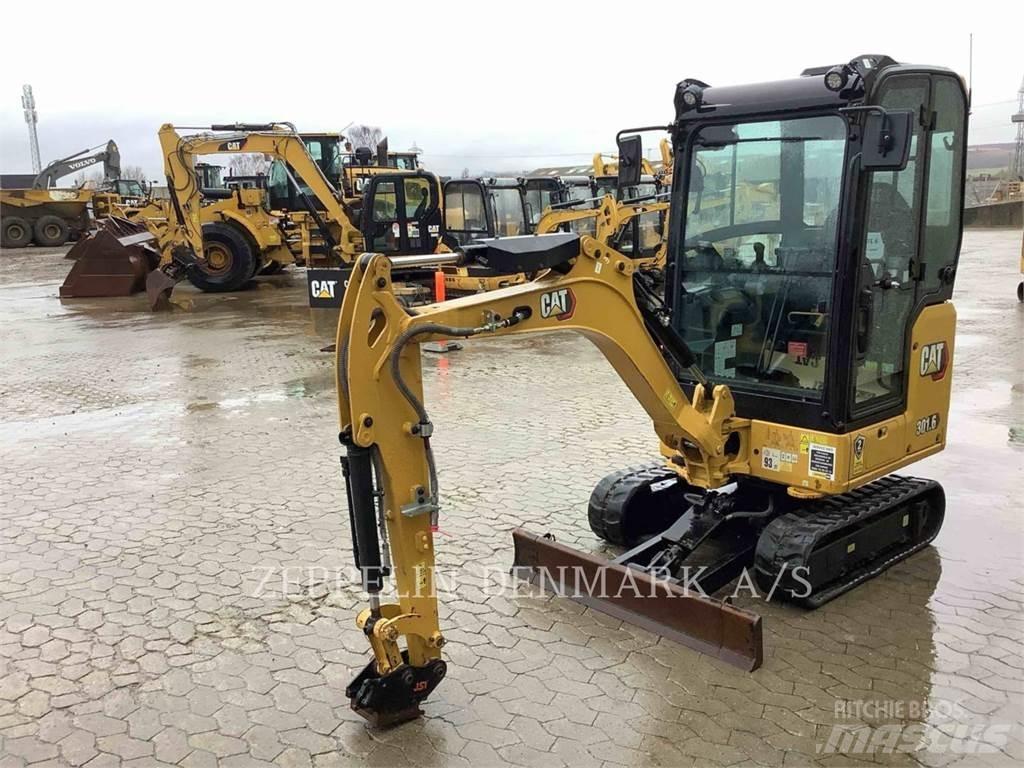 CAT 301.6 حفارات زحافة