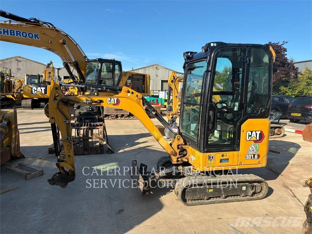 CAT 301.6 حفارات زحافة