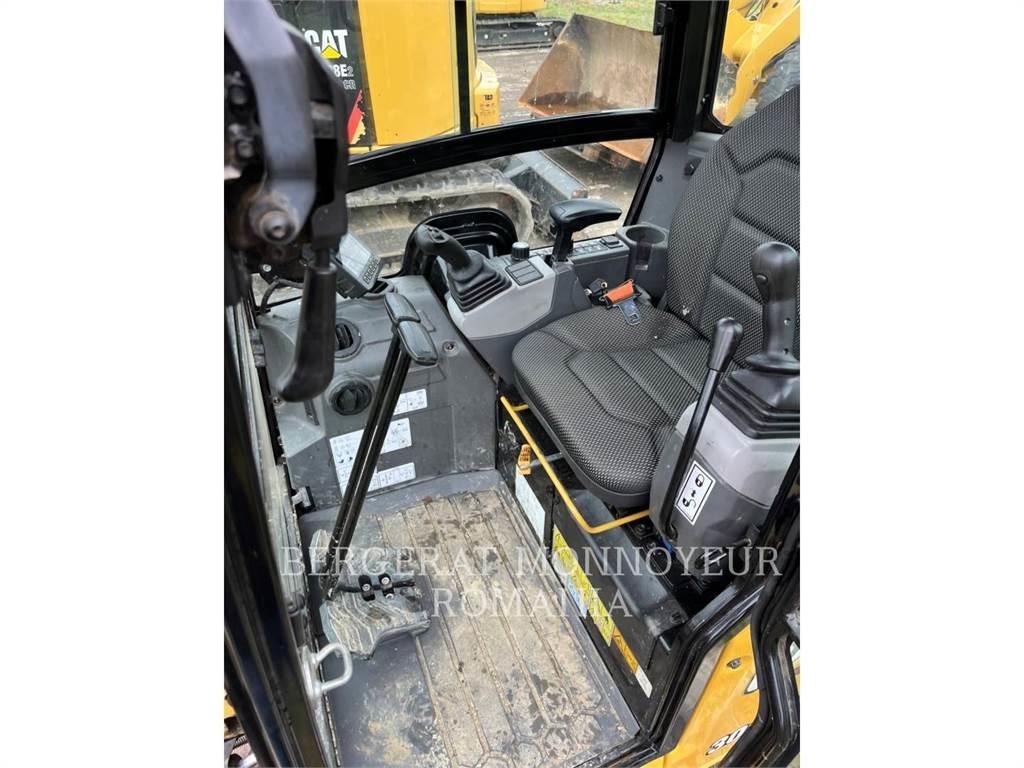 CAT 301.6-05 حفارات زحافة