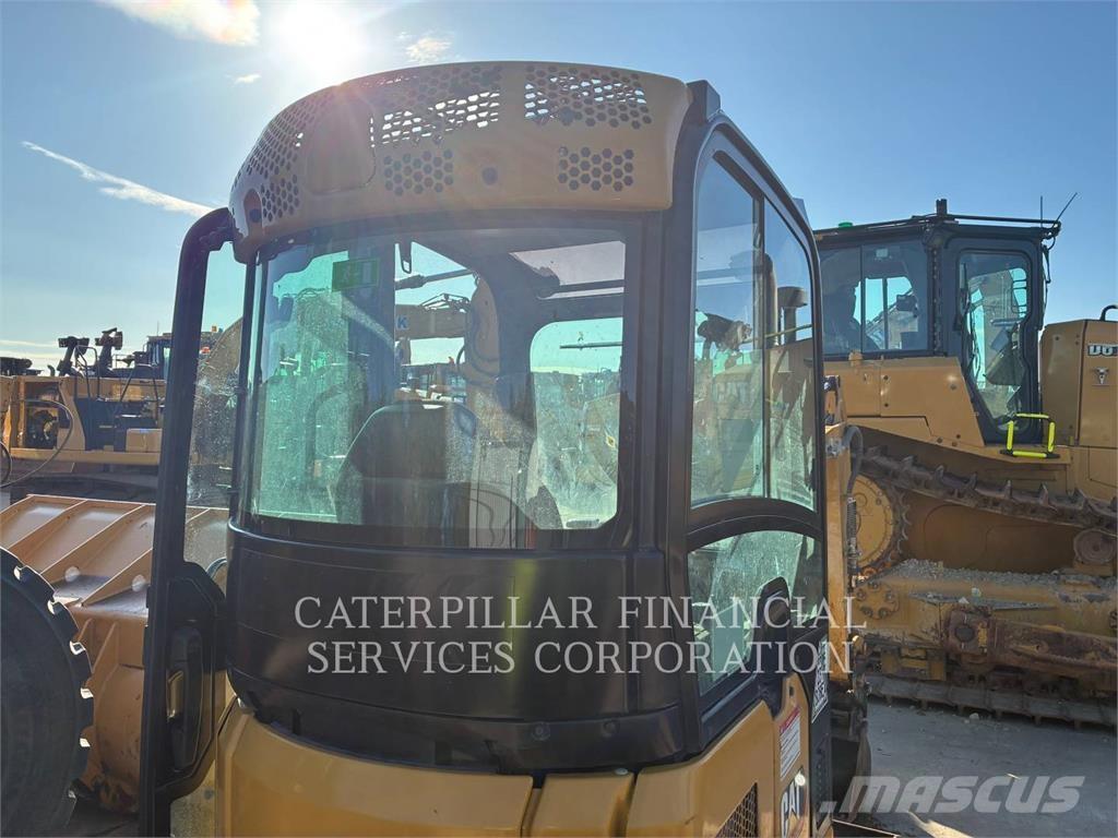 CAT 301.6-05 حفارات زحافة