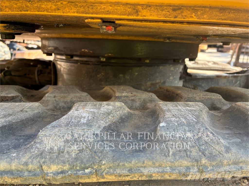 CAT 301.6-05 حفارات زحافة