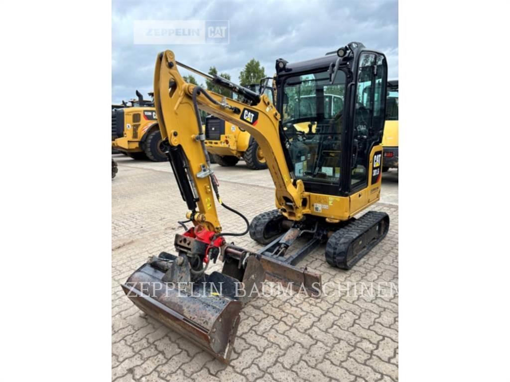 CAT 301.6-05A حفارات زحافة
