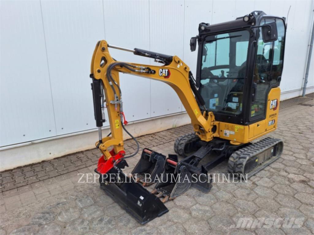 CAT 301.6-05A حفارات زحافة