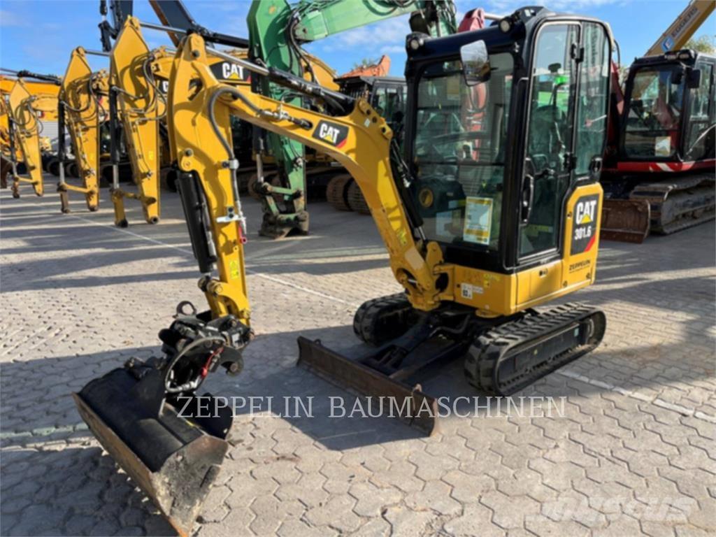CAT 301.6-05A حفارات زحافة